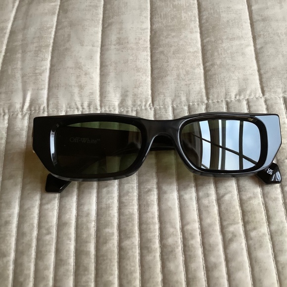 Off-White 49mm Fillmore Rectangle Sunglasses Black Green OS main image 14